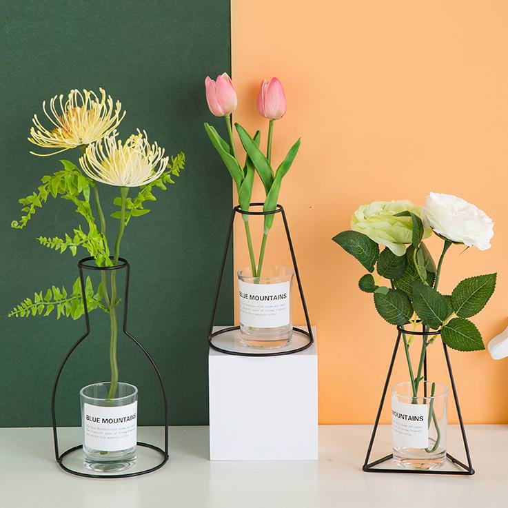 Simplicity Wire Vase