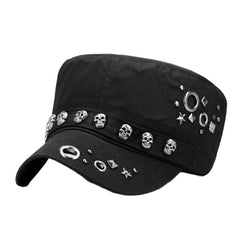 Gorra con remaches de calavera