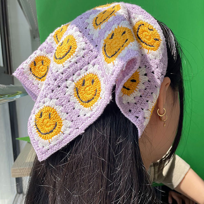 Gehäkeltes Bandana mit Smiley-Gesicht