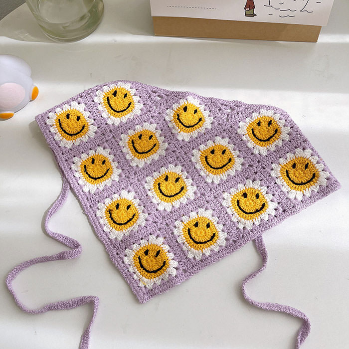 Gehäkeltes Bandana mit Smiley-Gesicht