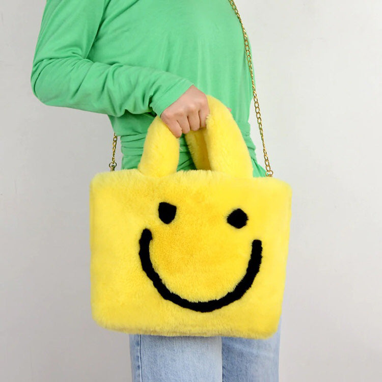 Bolso peludo con cara sonriente