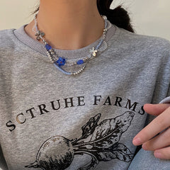 Collar de cuentas azules grunge suaves