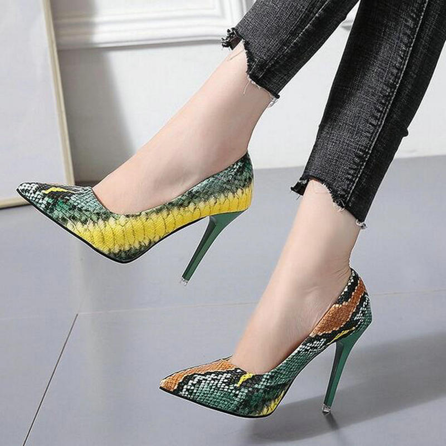 High Heel Pumps With Snakeskin Print