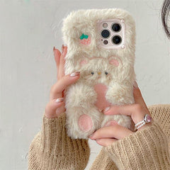 Funda mullida para iPhone con diseño de oso de fresa