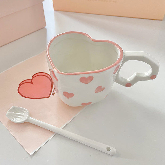 Taza de cerámica con forma de corazón