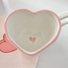 Taza de cerámica con forma de corazón