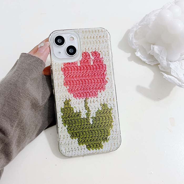 Funda para iPhone de crochet con tulipanes