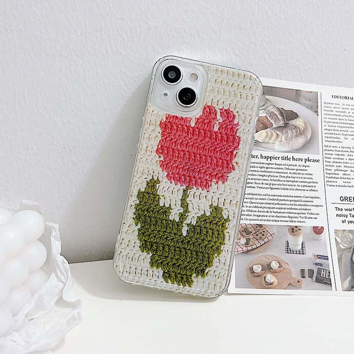 Funda para iPhone de crochet con tulipanes