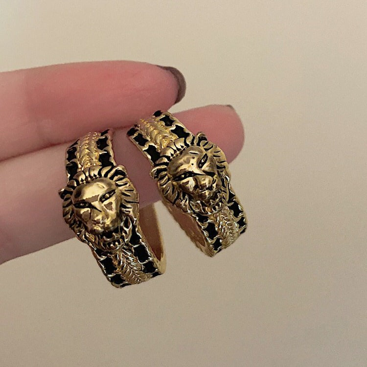 Pendientes de aro con forma de león estilo vintage