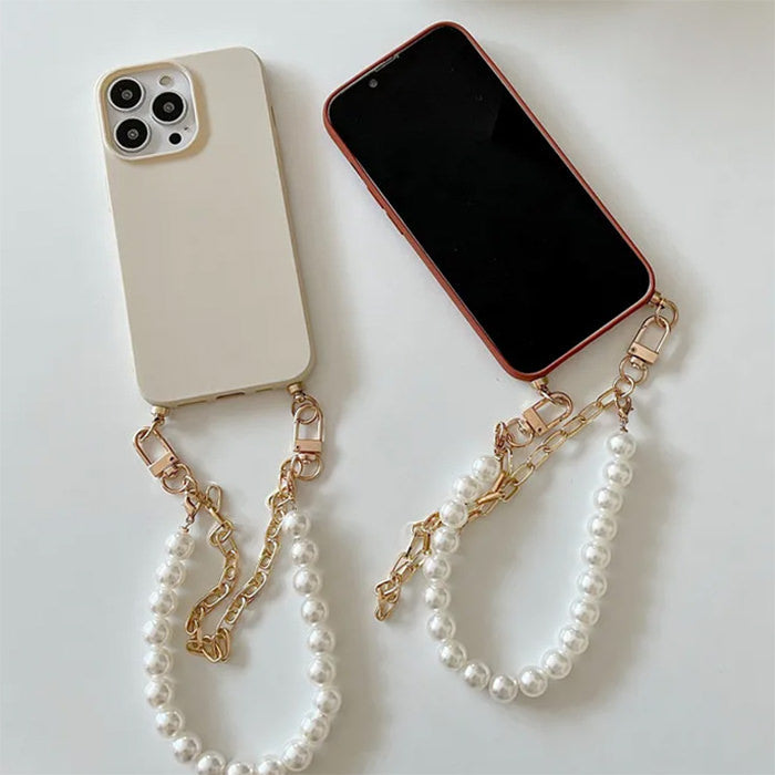 Funda para iPhone con cadena de perlas y estética otoñal