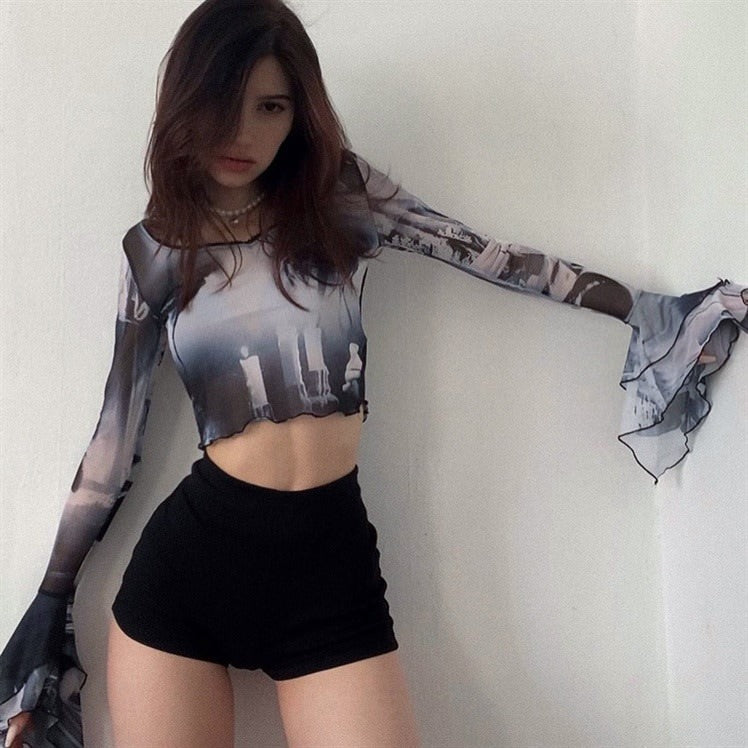 Futuristisches Mesh-Top mit ausgestellten Ärmeln