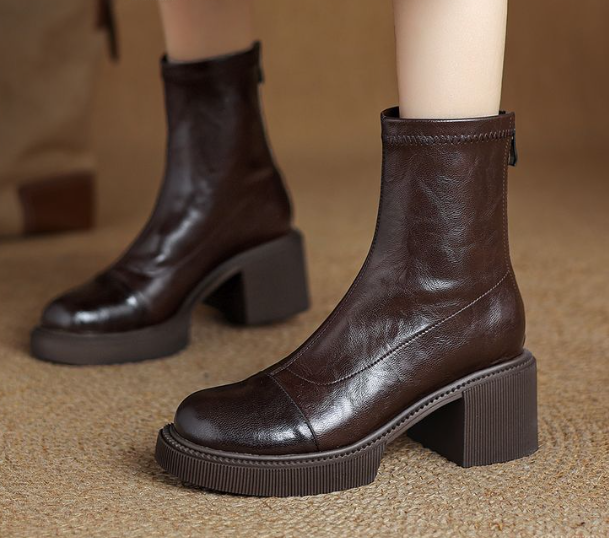 Retro-Stiefeletten mit quadratischer Zehenpartie und Plateau