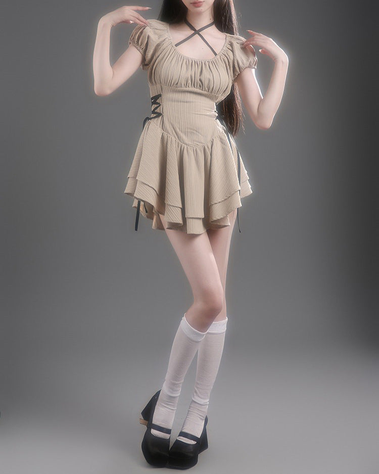Vestido mini coqueto en beige