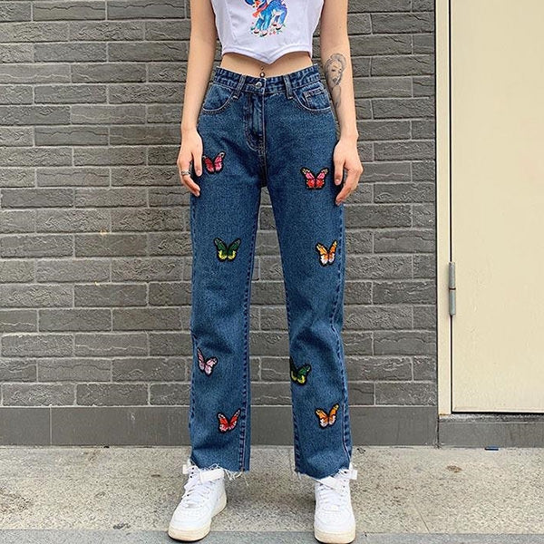 Jeans mit Schmetterlingsstickerei