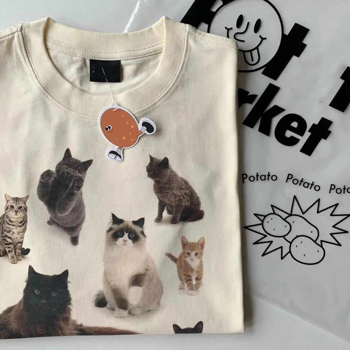 Ästhetisches T-Shirt mit Katzen-Print