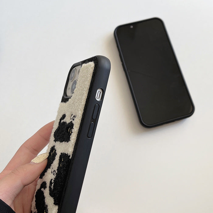 iPhone-Hülle mit aufgesticktem Katzenmotiv