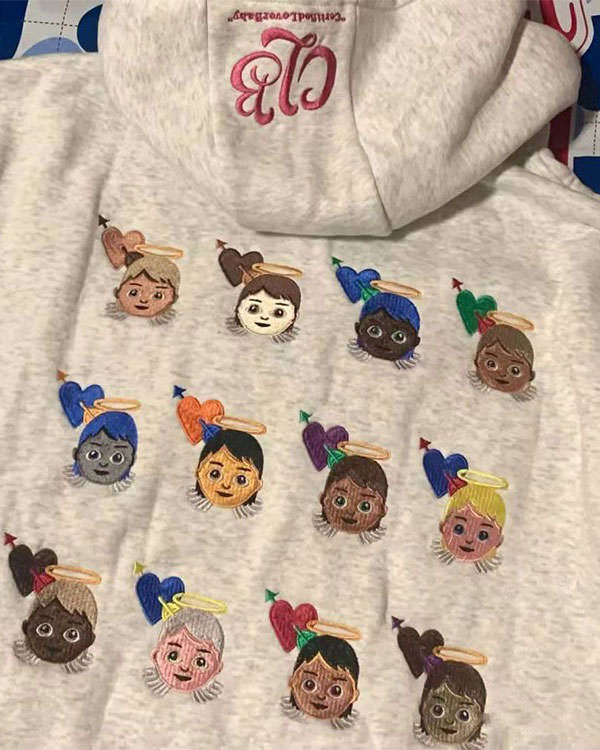 Sudadera con capucha bordada con emoji de ángel