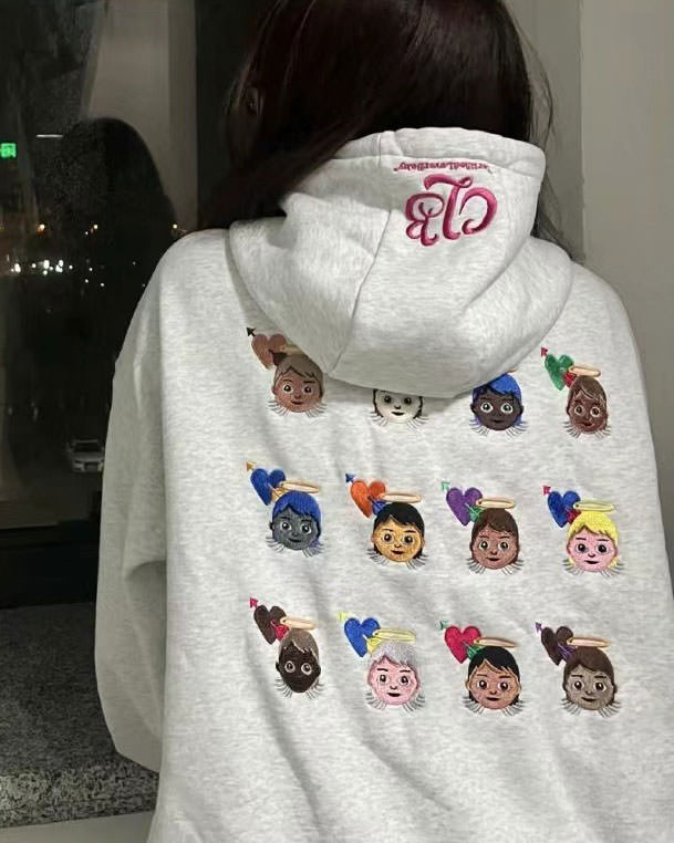 Sudadera con capucha bordada con emoji de ángel