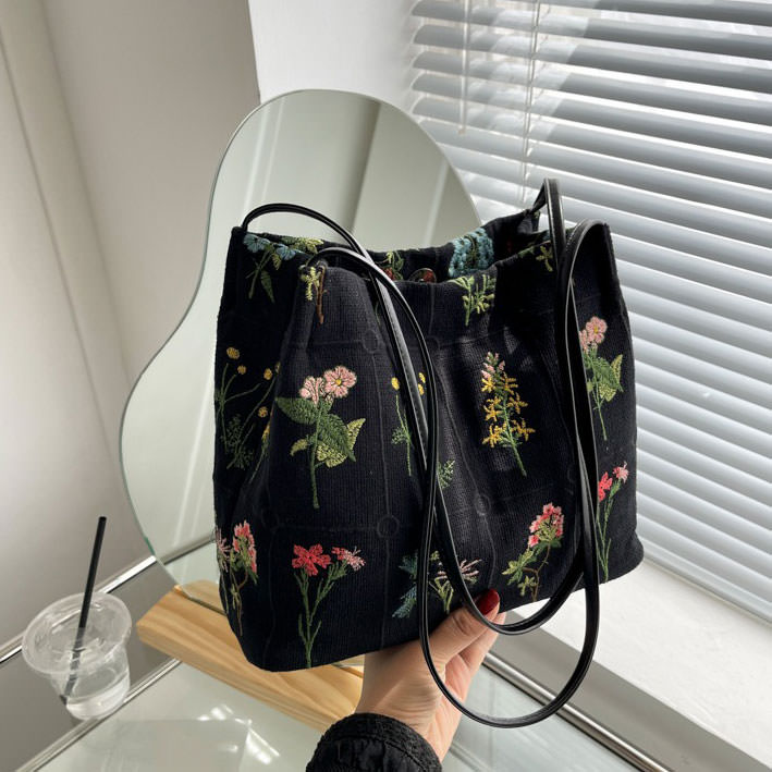 Bolsa con bordado de flores estéticas de Plant Mom