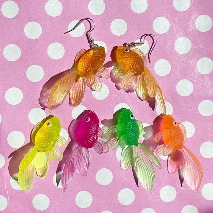 Pendientes de peces dorados multicolor