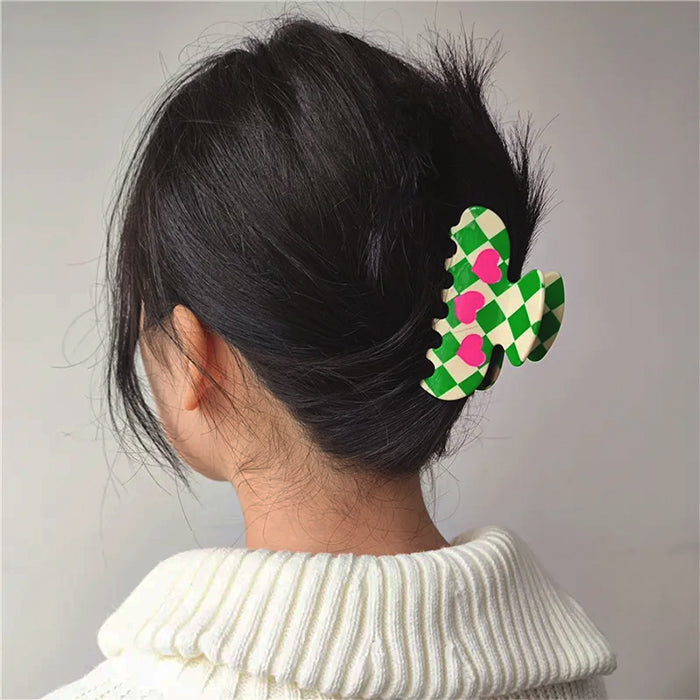 Pinza para el pelo con diseño de cuadros de estética indie