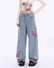 Rosa Jeans mit weitem Bein und Schmetterlingsmotiv