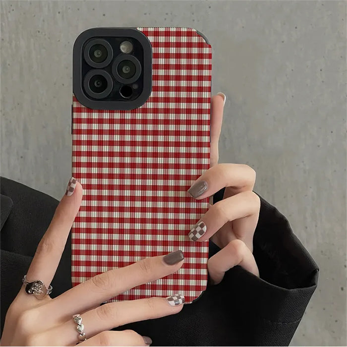 Funda para iPhone con cuadros rojos preppy