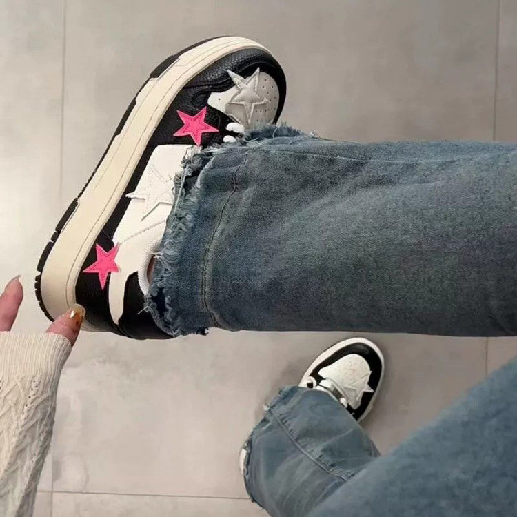 Zapatillas deportivas con estrellas en color rosa chicle y negro