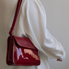 Bolso lacado rojo estilo vintage