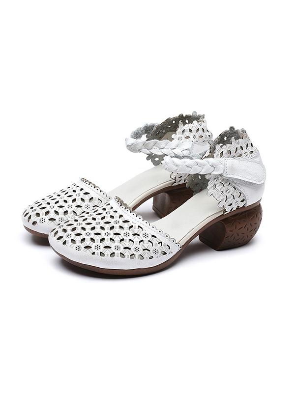 Sandalias elegantes con agujeros 