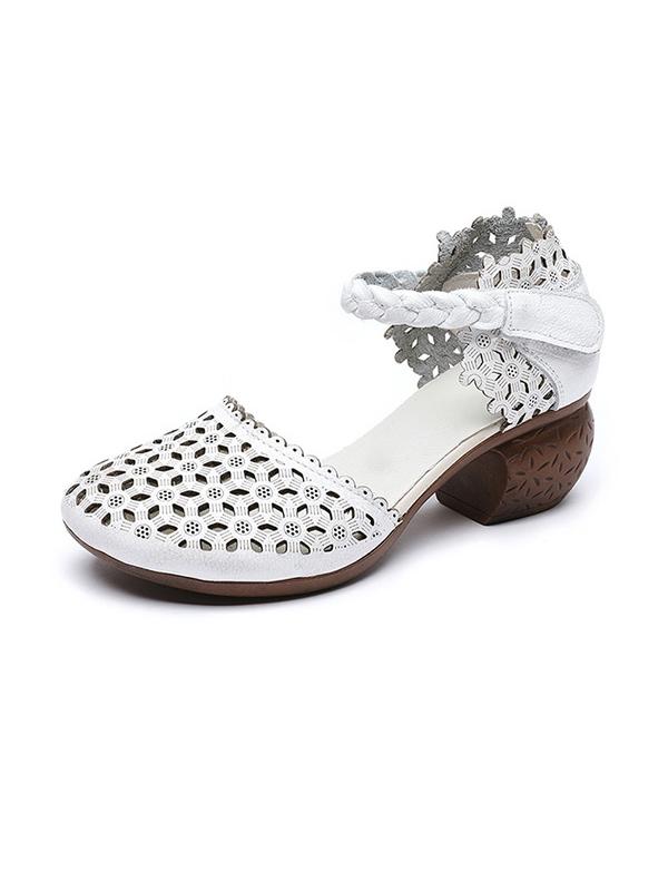 Sandalias elegantes con agujeros 