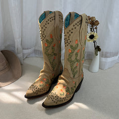 Botas vaqueras bordadas con remaches decorativos para mujer, color caqui, con costuras en contraste