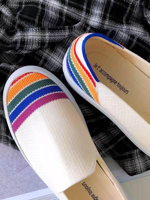 Lässige flache Schuhe mit Regenbogen-Streifenmuster 