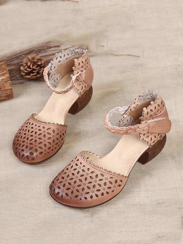 Sandalias elegantes con agujeros 