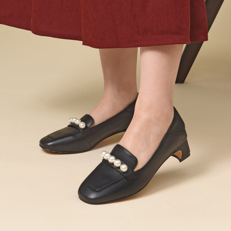 Pearls-Detailed Loafers Black/Bean Paste