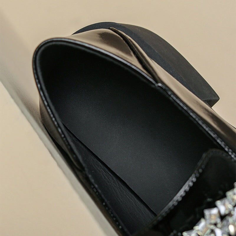 Mocasines de charol con diamantes deslumbrantes